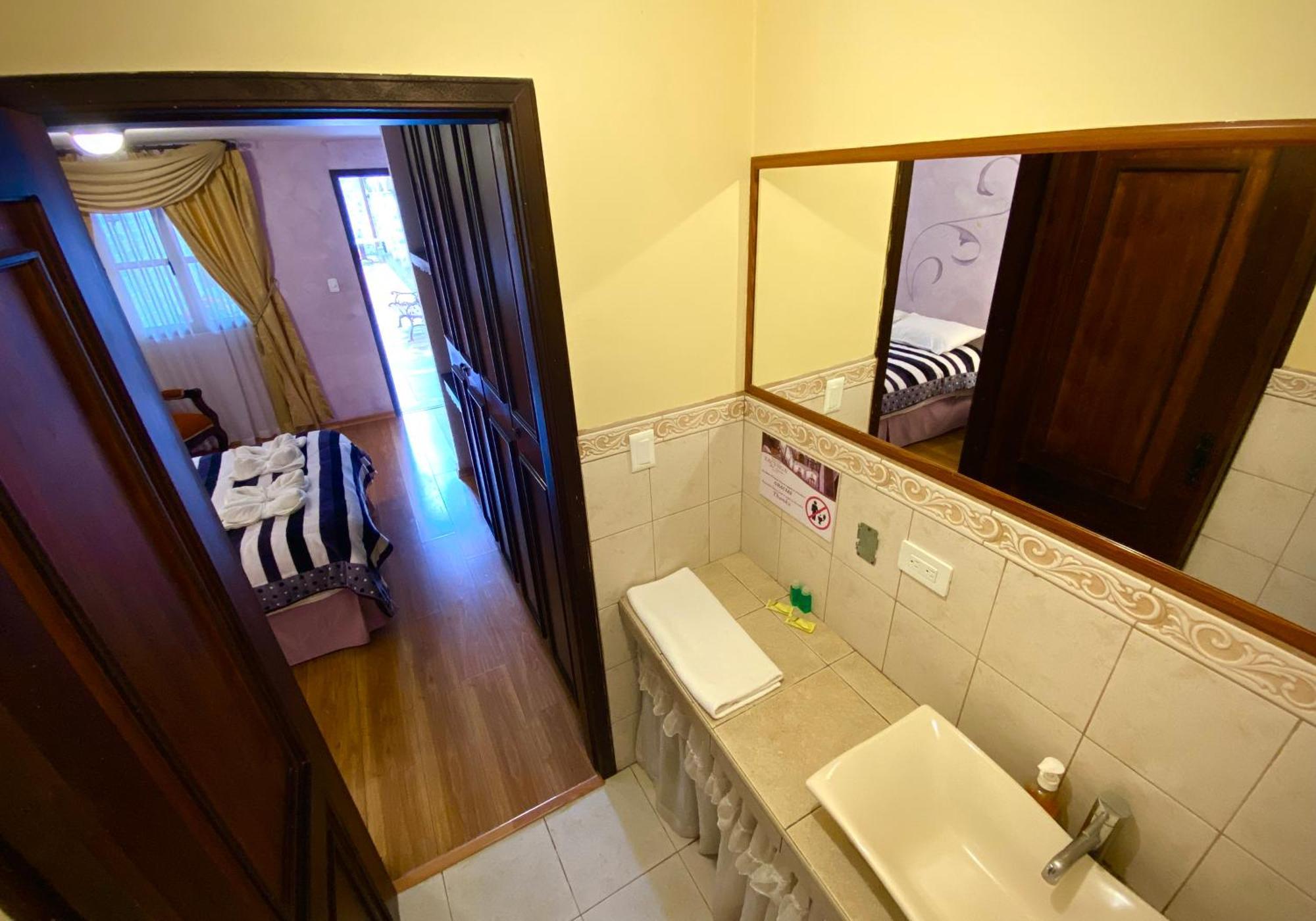 Latacunga Hostel Экстерьер фото